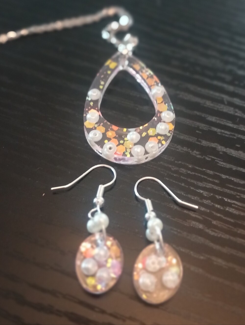 Pearlescent Multicolor Teardrop Necklace & Earrings Set